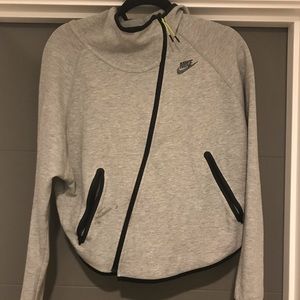 Nike tech fleece women’s small in grey